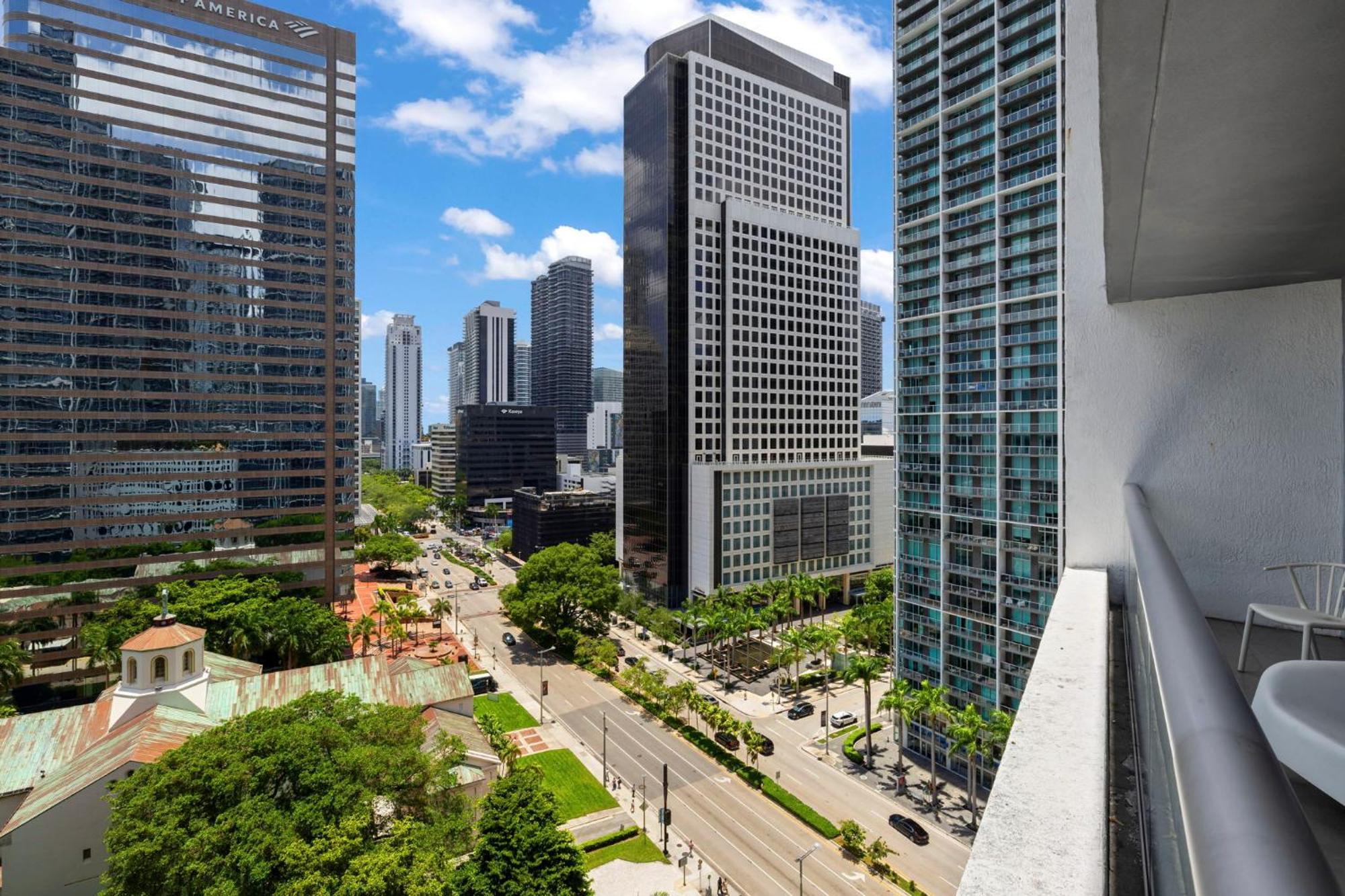 Downtown Brickell- Free Pool -gym-