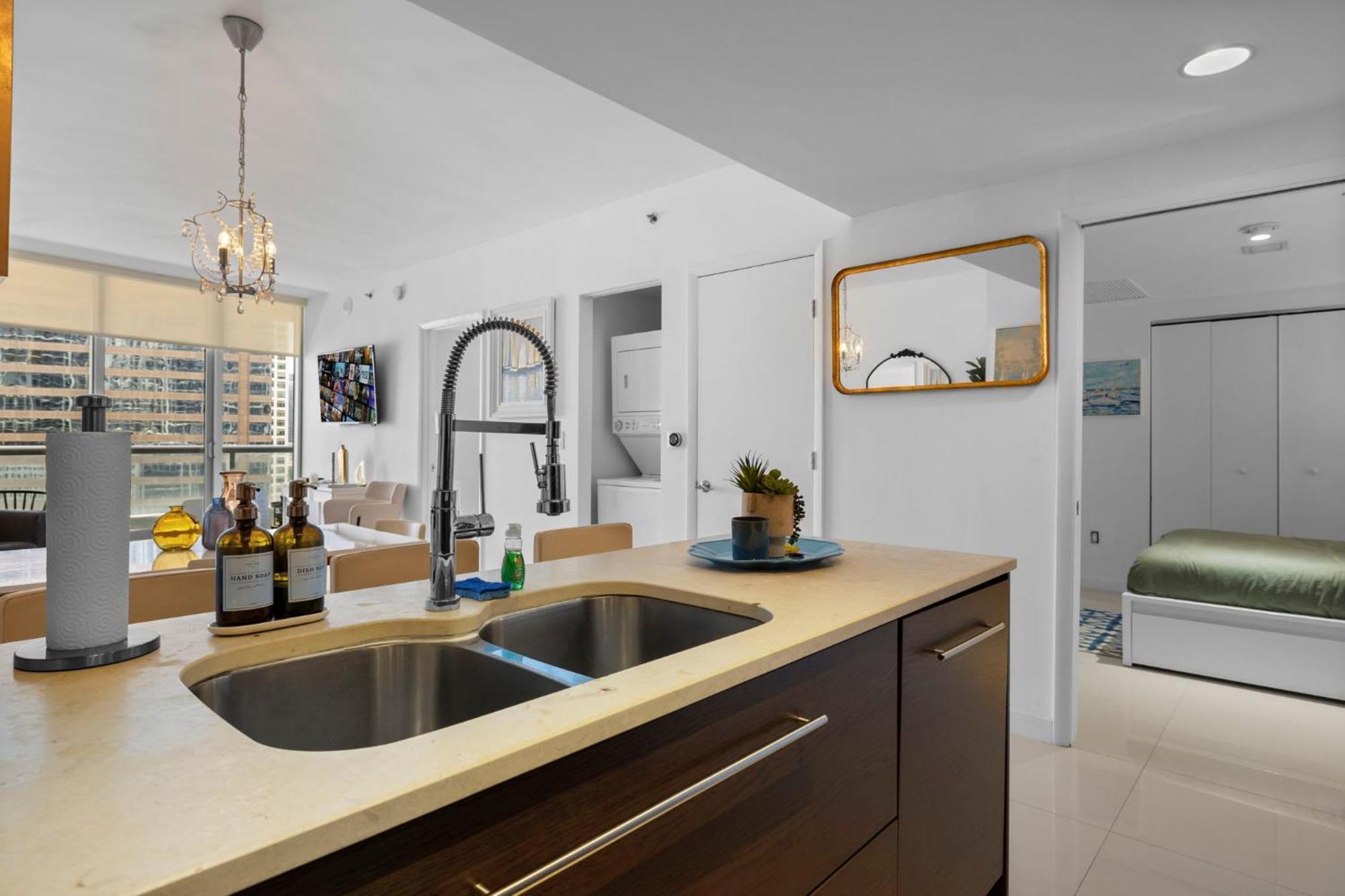 Apartment Downtown Brickell- Free Pool -gym-