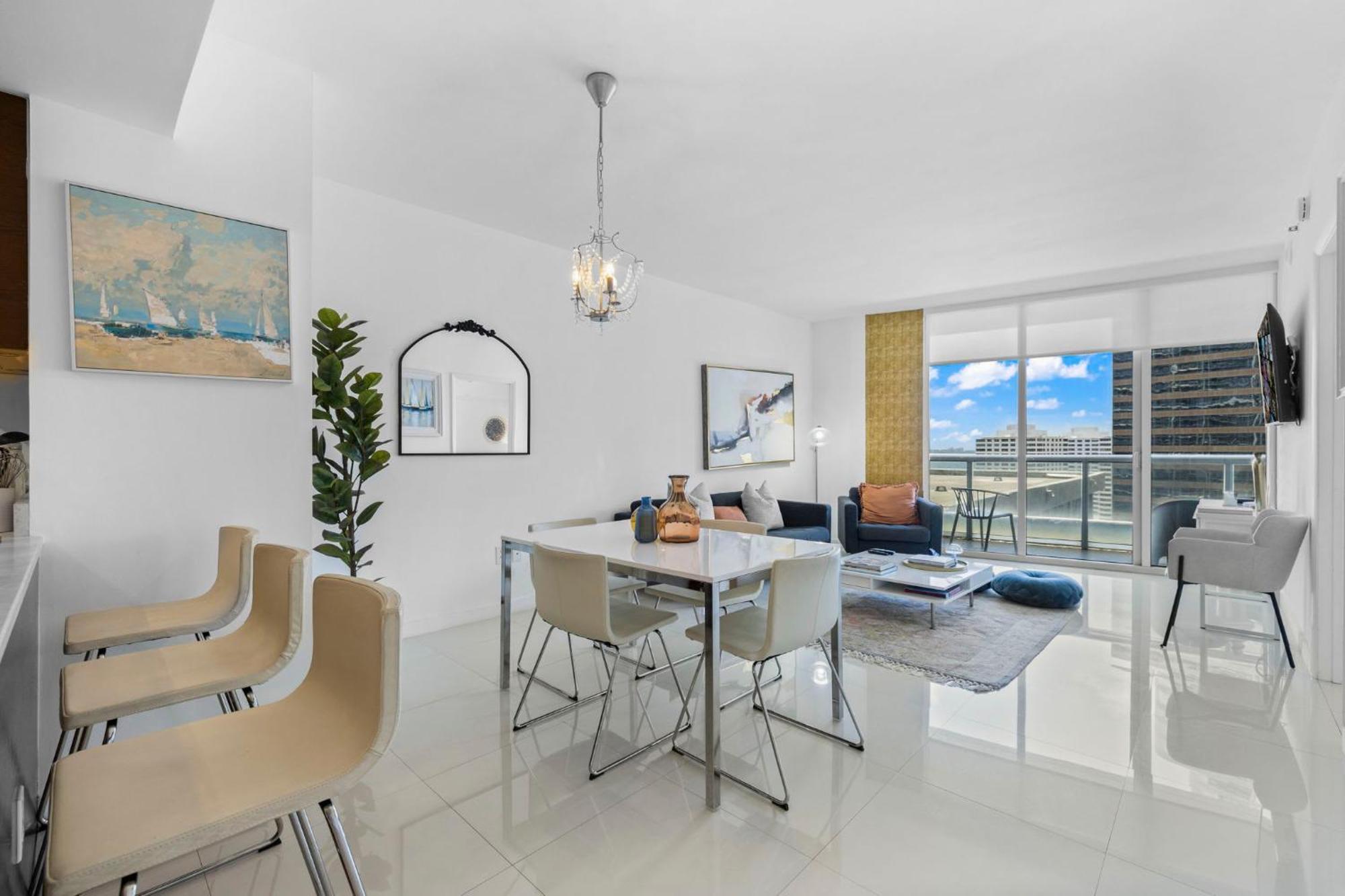 Apartment Downtown Brickell- Free Pool -gym-
