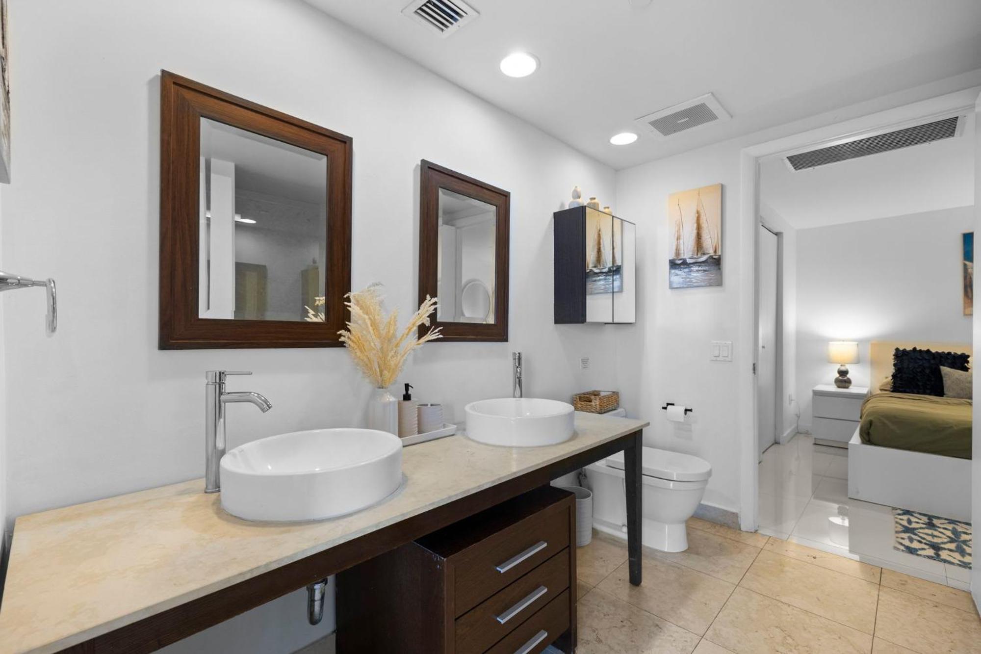 Downtown Brickell- Free Pool -gym- Apartment