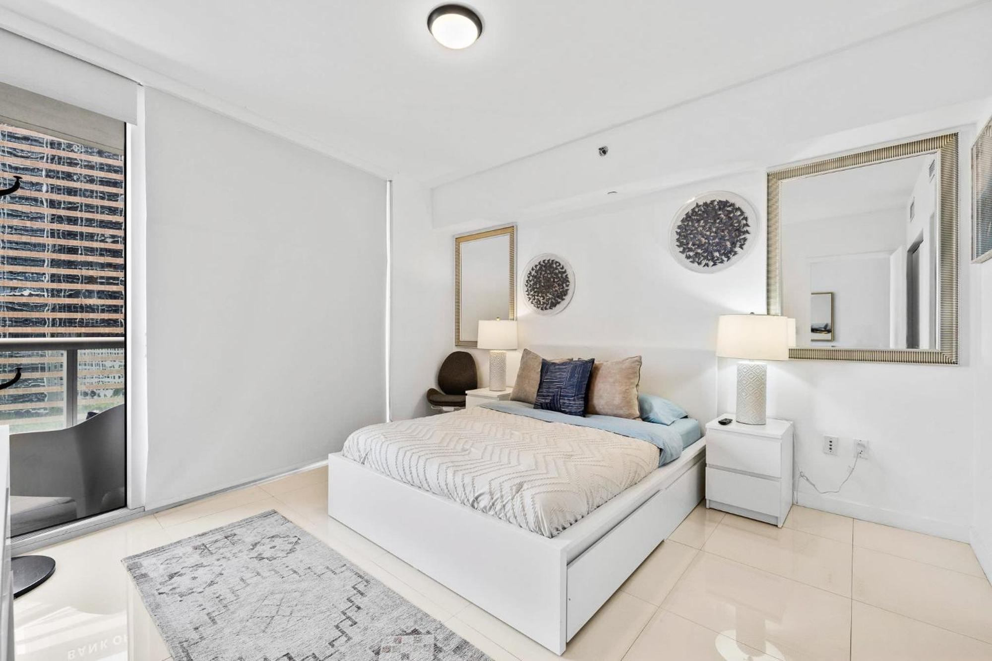 Downtown Brickell- Free Pool -gym- Apartment Miami