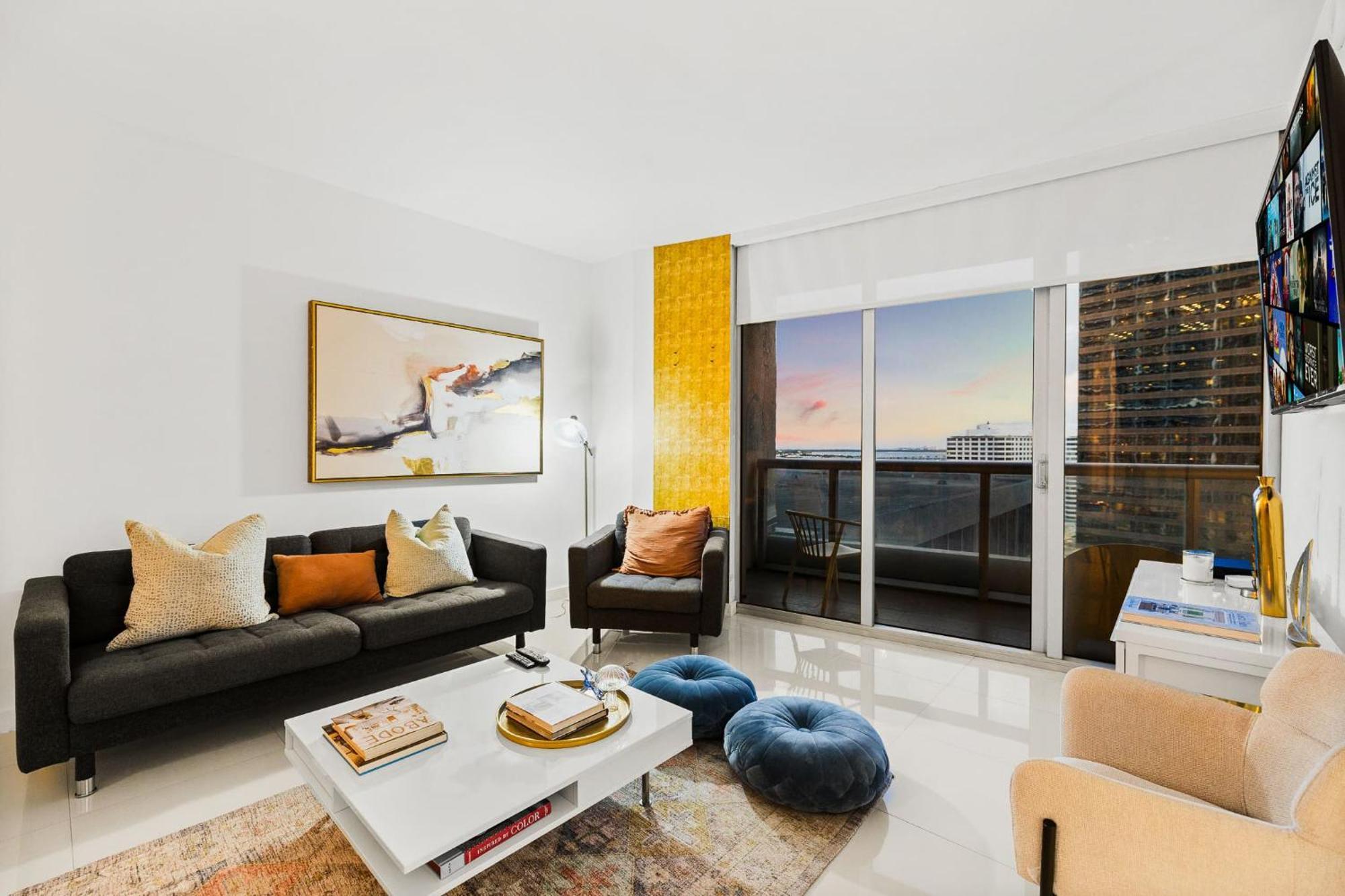 Apartment Downtown Brickell- Free Pool -gym- *